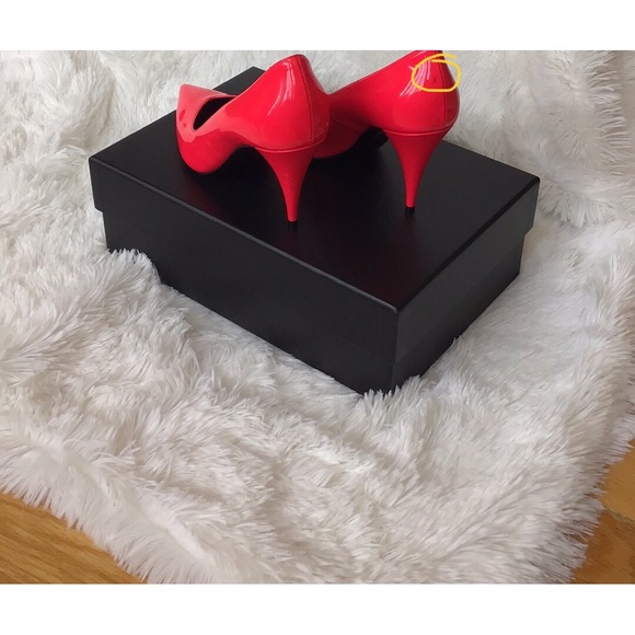 SAINT LAURENT FUSCIA PUMPS. - Picture 11 of 11